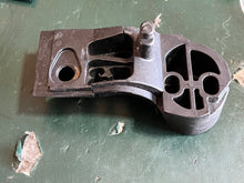 Lade das Bild in den Galerie-Viewer, 60 50 40 hp Mercury EFI Four Stroke lower cowl GROMMET 8m0002035
