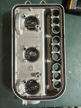 Lade das Bild in den Galerie-Viewer, 75 hp Yamaha CARBURETOR 1 692-14301-45-00 CARB 2 692-14302-45-00 CARB 3 692-14303-45-00 two stroke 1995-2000 ACCELERATOR LEVER ROD 688-41217-01-00, CHOKE ROD 2 688-41257-01-00, Intake COVER 1&amp;2 688-14417-01-94 688-14418-01-00

