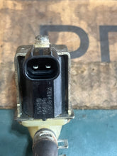 Lade das Bild in den Galerie-Viewer, DF 175 150 hp Suzuki VACUUM SWITCHING VALVE 18117-93J00 four stroke 2006-2017
