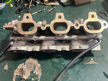 Lade das Bild in den Galerie-Viewer, DF 225 250 200 hp Suzuki INTAKE MANIFOLD 13110-93J00 with bolts Four Stroke 2004-2024
