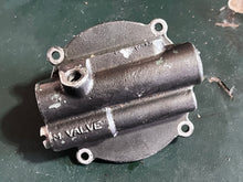 Lade das Bild in den Galerie-Viewer, DT 140 115 85 75 hp Suzuki 48502-94530 VALVE BODY ASSY for ptt trim pump Two Stroke 1986-1996
