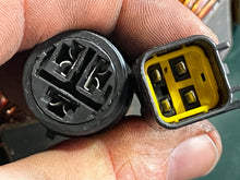 Cargar imagen en el visor de la galería, 150 175 200 hp Yamaha 6R3-85510-00-00 STATOR
two stroke 1990-2009 vmax precision blend

