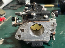 Load image into Gallery viewer, 25 35 HP OMC Johnson Evinrude CARBURETOR SET two stroke 3 cylinder 1996-2001 0438272 438272 0438273 438273 436351 0436351
