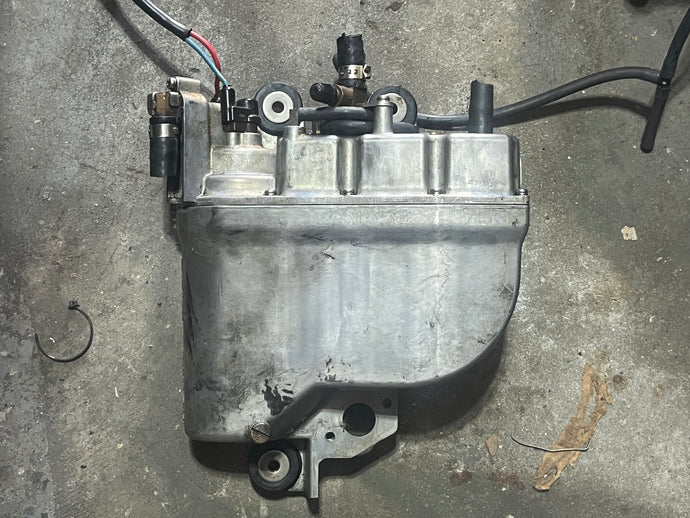 250 hp Yamaha OX66 VST FLOAT CHAMBER W TOP 66K-14980-00-00 & FUEL PUMP 67H-13907-00-00 Two Stroke v6 150 - 225 hp 1999-2003