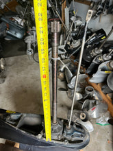 Lade das Bild in den Galerie-Viewer, 175 hp Evinrude Ficht GEAR CASE COMPLETE 5005551 painted 0351907 case 5005401 765402 Upper Drive Shaft 20 Inch 5000615 two stroke 1993-2001 measures 18 3/8” from water pump housing top shifts &amp; pressure tests, mainly fresh water lake motor
