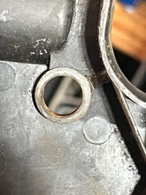 Lade das Bild in den Galerie-Viewer, BF 50 hp Honda carburetor intake MUFFLER PLATE 17380-ZW4-H01 17380-ZV5-000 four stroke pre 1997 - up SOME compatibility 45 40 35 30 25
