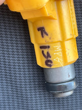 Lade das Bild in den Galerie-Viewer, sold local may2025——f 150 hp Yamaha FUEL INJECTOR orange 63P-13761-00-00 CDH275 four stroke 2004-2010 cleaned

