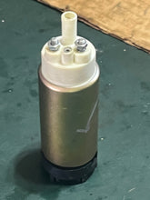 Load image into Gallery viewer, f 225 200 hp Yamaha 69J-13907-01-00 vst FUEL PUMP COMP interior &amp; FILTER 68V-13915-00-00 FOUR STROKE genuine $150
