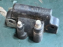 Cargar imagen en el visor de la galería, 85 90 100 115 125 130 140 hp Johnson Evinrude 582508 512227 Ignition Coil 1985-2004 two stroke 183-2508 18-5179
