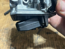 Load image into Gallery viewer, 90 75 hp Yamaha carburetor set 6H107 two stroke 1992-2003 without linkages 6H1-14302-07-00 6H1-14301-07-00 6H1-14303-07-00
