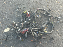 Lade das Bild in den Galerie-Viewer, parts DAMAGED f 250 Yamaha 6p2-82590-20-00 Wiring Engine Harness NLA damaged parts Four Stroke 250 hp OEM 2005
