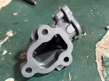 Load image into Gallery viewer, f 250 300 hp Yamaha THERMOSTAT COVER starboard 6CB-12422-20-9S Four Stroke 2015-2024 some 200 225 hp
