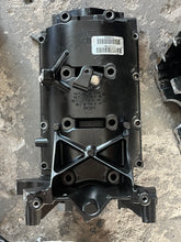 Lade das Bild in den Galerie-Viewer, 40 30 hp Mercury EFI CYLINDER BLOCK long 850082T35 four stroke 3 cylinder 2005
