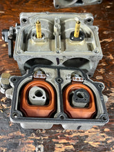 Cargar imagen en el visor de la galería, 150 hp Mercury 1374-5427-C Carburetor Set .096 jets with linkage piece v6 two stroke
