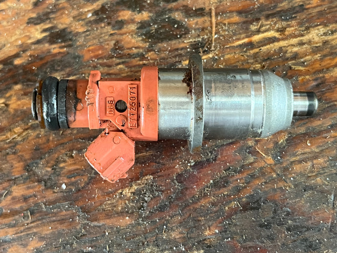 ulgy 150 175 200 hp Yamaha HPDI Fuel Injector 68F-13761-00-00 2.6L two stroke 2000-2011 cleaned