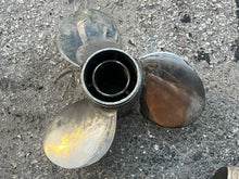 Cargar imagen en el visor de la galería, 13 x 15P PROPELLER RH 3-Blade prop Stainless NEEDS HUB KIT for Yamaha Suzuki Johnson Evinrude 4 Cylinder outboards
