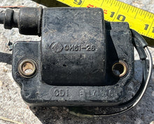 Lade das Bild in den Galerie-Viewer, OEM Yamaha Ignition coil 6E5-85570-11-00 cm61-26 two stroke 8” boot cable
