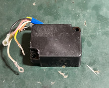 Cargar imagen en el visor de la galería, 150 175 200 hp Yamaha CONTROL UNIT cdi 6G5-85590-10-00 icu-10 Two Stroke 1984-89 superseded 6G5-85590-11-00 6G5-85590-12-00
