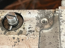 Load image into Gallery viewer, 250 225 hp Mercury THROTTLE BODY 827693T4 Two Stroke EFI 1994-1998
