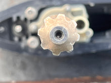 Cargar imagen en el visor de la galería, 115 hp Mercury Tower Of Power LOWER UNIT 20” long 1655-7333T42 1655-7333A42 Two Stroke 6 Cylinder
