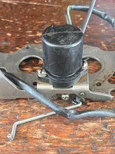 Lade das Bild in den Galerie-Viewer, 50 40 hp Yamaha Mercury auto-start PRIMER STARTER ASSY 62Y-14380-00-00 equivalent 825106 / 62Y-14380-00-00 / 62Y143800000 / 62Y-14380-00 / 62Y1438000 BRACKET 62Y-14291-00-00 four stroke
