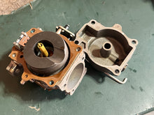 Load image into Gallery viewer, 70 60 50 hp Johnson Evinrude CARBURETOR #2 center middle 0437087 0437089 437633 339169 330503 with 55D jets 0326928 (early 1980s 70hp jet)
