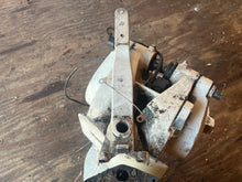 Lade das Bild in den Galerie-Viewer, 150 hp Evinrude 25” MIDSECTION SWIVEL 0434724 0435006 STEERING ARM 0436983 HOUSING 0340731 0338664 stern BRACKETS 0335489 0335416 two stroke E150EXERV 1994
