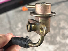 Load image into Gallery viewer, f 225 200 hp Yamaha FUEL PRESSURE REGULATOR 69J-13906-00-00 vst rail Four Stroke 2002-2010
