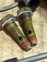 Lade das Bild in den Galerie-Viewer, sold ebay june2-2024——115 hp Yamaha CARBURETOR ASSEMBLY 1 &amp; 2 6E5-14301-13-00 2 6E5-14302-13-00 1986-95 two stroke oem
