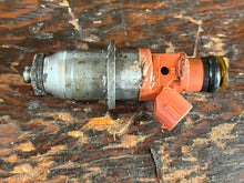 Lade das Bild in den Galerie-Viewer, ulgy 150 175 200 hp Yamaha HPDI Fuel Injector 68F-13761-00-00 2.6L two stroke 2000-2011 cleaned
