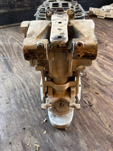 Lade das Bild in den Galerie-Viewer, 90 115 hp Johnson 20” MIDSECTION SWIVEL 0434691 STEERING ARM 0433282 EXHAUST HOUSING pl 0340824 0343612 two stroke 1999-2005
