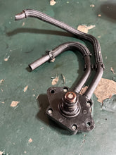 Lade das Bild in den Galerie-Viewer, DF 30 hp Suzuki low FUEL PUMP 15100-94L00 HOSE 15193-94L00 four stroke 2015-2019
