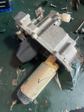 Load image into Gallery viewer, DF 225 250 200 hp Suzuki VST FUEL PUMP ASSY 15600-93J00 four stroke 2004-2011 TESTED
