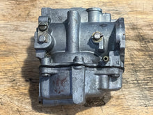 Load image into Gallery viewer, 70 hp Johnson Evinrude 313355 d2 d1 CARBURETOR w linkages, choke solenoid &amp; plunger TWO STROKE oem 0393546 0393547 CARBURETOR with linkages two stroke 1978-88
