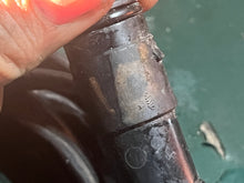 Lade das Bild in den Galerie-Viewer, 200 hp Yamaha OIL LEVEL GAUGE sensor 6E5-85720-02-00 with 10’ LEAD WIRE 6E5-82521-03-00 Two Stroke 1985-1993 some compatibility 115 130 150 175 220 225 250 hp
