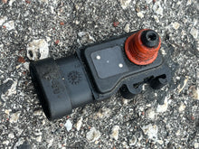 Load image into Gallery viewer, 225 250 hp Mercury 854445 16212460 map pressure sensor Two Stroke EFI
