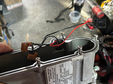 Cargar imagen en el visor de la galería, 115 hp Mercury Optimax VST BOWL CHAMBER 889324T03 WIRE 889325A02 FUEL PUMP 14360T74 SENSOR 889330 two stroke DFI compatible 75 - 250 hp

