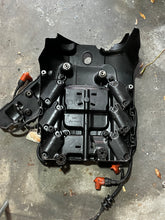 Load image into Gallery viewer, 150 175 hp Yamaha IGNITION COIL  68F-82310-01-00 BRACKET 68F-82316-00-00 two stroke HPDI 2004-2014 some 200 hp
