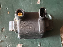 Load image into Gallery viewer, 135 150 200 225 hp Mercury IGNITION COIL 3-pin 850277 two stroke OPTIMAX
