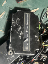 Cargar imagen en el visor de la galería, DT 150 175 200 225 hp Suzuki Fuel injection unit 33920-92E02, cdi control unit 92e2 f8t30293, voltage regulator rectifier, engine harness 1994
