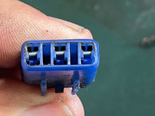 Cargar imagen en el visor de la galería, BF 135 150 hp Honda TRIM ANGLE SENSOR sender 35660-ZY6-013 four stroke 2004-up - may be compatible with BF 130 115 hp 35660-ZW5-013
