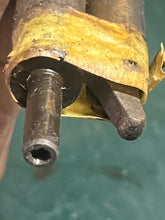 Cargar imagen en el visor de la galería, DT 150 200 hp Suzuki 25” SHIFT ACCEL HOUSING 26110-87D00 CLUTCH ROD CONNECTOR X 25611-87D10 SHIFT SHAFT 23111-87D10 YOKE 25131-87D01 Two Stroke 1986-87
