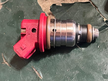 Lade das Bild in den Galerie-Viewer, 75 - 225 hp Mercury OPTIMAX red FUEL INJECTOR 804528 8M0222157 two stroke TESTED
