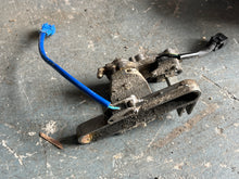 Lade das Bild in den Galerie-Viewer, f 150 hp SHIFT BRACKET 6DA-44176-00-00 BRACKET 63P-44117-01-00  SHIFT SWITCH 69J-8259F-00-00 four stroke 2015-2024
