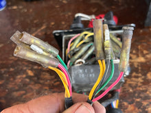 Cargar imagen en el visor de la galería, 115 - 300 hp Yamaha Outboard Key Panel Switch Assy 6K1-82570-13-00 for Two &amp; Four Stroke - push-to-choke
