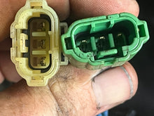 Lade das Bild in den Galerie-Viewer, BF 90 75 HP Honda Remote Control Cable Assy A wire harness 32520-ZW1-740 Four Stroke Outboard Motors 1997-2006
