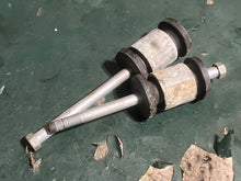 Lade das Bild in den Galerie-Viewer, DF 30 25 hp Suzuki UPPER MOTOR MOUNTS 54130-94L00 BOLT 54112-94L00 four stroke 2015-2024

