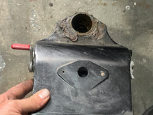 Lade das Bild in den Galerie-Viewer, DF 30 hp Suzuki 15” SWIVEL BRACKET 43111-94LA0-YAY four stroke 2018
