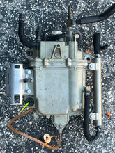Cargar imagen en el visor de la galería, vf 250 225 200 hp Yamaha VST Float Chamber 6CB-14160-10-00 with fuel pump 6CB-13907-10-00 4.2 liter Four Stroke TESTED
