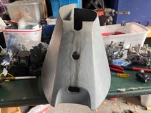 Cargar imagen en el visor de la galería, held for customer f 50 hp Yamaha APRON bottom cowling l 62Y-42741-00-4D Four Stroke 1995-2005
